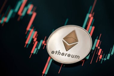Mum çubuğu grafik grafiği ve dijital arkaplanı olan gümüş Ethereum kripto para birimi.