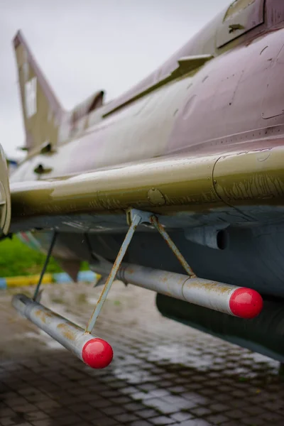 Nahaufnahme Einiger Gefälschter Raketen Einem Kampfflugzeug — Stockfoto