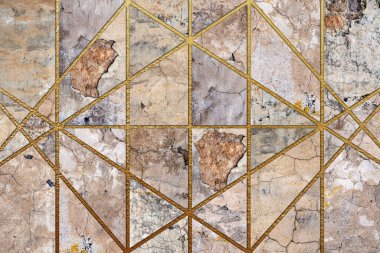 Altın çerçeveli eski, soluk ve çatlak duvar kolajı. Beton, çimento ve altın duvar deseni. Dokuma Arkaplanı üzerinde simetrik ve soyut kırık