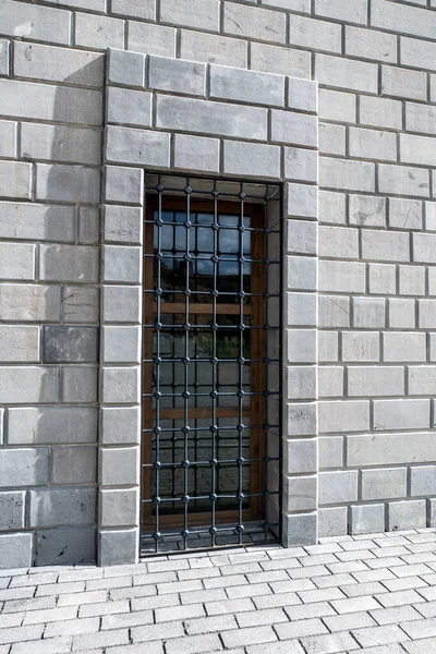 Oud Klassiek Bakstenen Huis Met Glazen Deur Met Zwart Metalen — Stockfoto