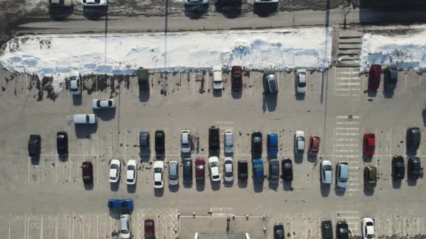 Estacionamento perto do centro comercial. tiro aéreo — Vídeo de Stock