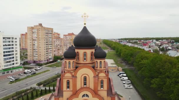 Drone ruota intorno alla chiesa falce russia settembre 20, 2021 — Video Stock