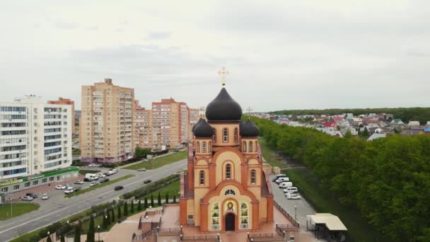 Drone ruota intorno alla chiesa falce russia settembre 20, 2021 — Video Stock