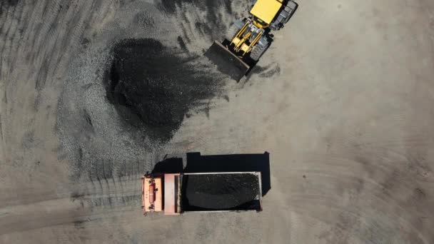 Yellow loader fills a dump truck with rubble. aerial shooting — Stock Video