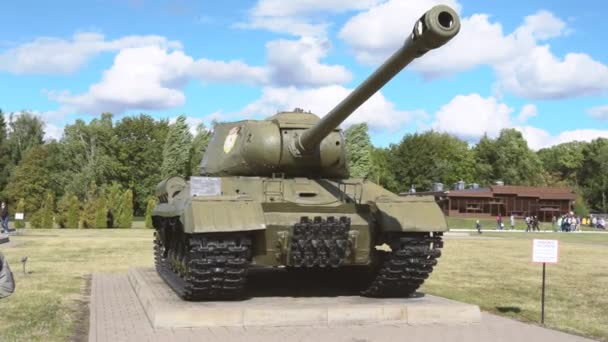 Tank IS 7 at an exhibition in Prokhorovka field. Prokhorovka Russia 2021. — Stock Video
