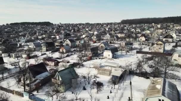 Коттеджная деревня зимой. 4k беспилотников — стоковое видео