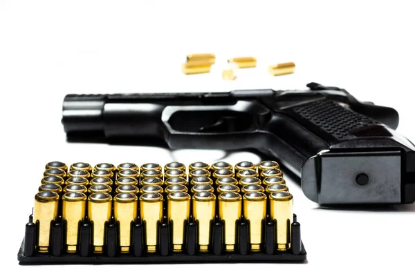 Travmatik Silahlar Için Fişekler Mermiler Fotoğrafın Altındaki Beyaz Arka Planda — Stok fotoğraf
