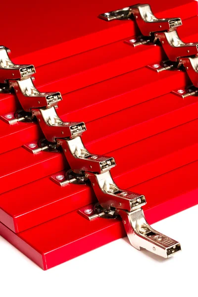 Fachadas Vermelhas Para Peito Das Gavetas Com Laços Metal Repousam — Fotografia de Stock