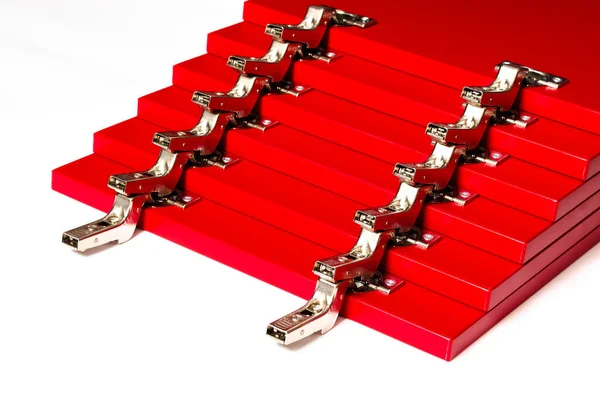 Frentes Vermelhas Para Uma Caixa Gavetas Com Dobradiças Metal Estão — Fotografia de Stock