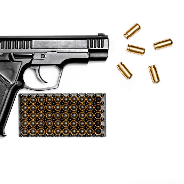 Чорний Пістолет Травматичний Пістолет Набоями Лежить Білому Тлі — стокове фото
