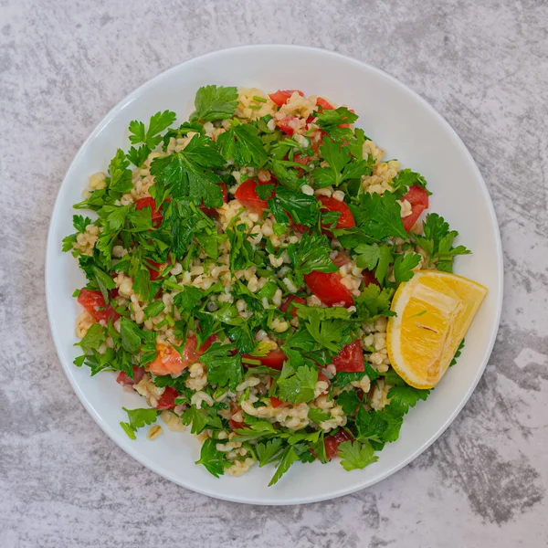 Maten Mellanöstern Vegetarisk Sallad Med Bulgur Grönsaker Färsk Ljus Arabisk — Stockfoto