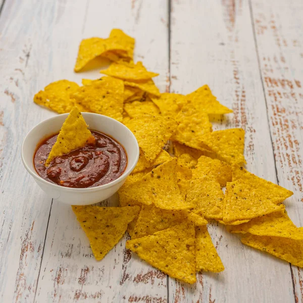 Mexikanska Salsa Dip Och Nachos Tortilla Chips Chips Ljus Bakgrund — Stockfoto