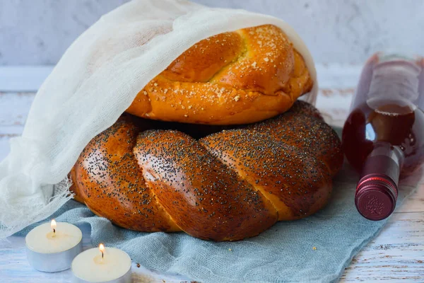 Shabbat Challah Brot Shabbat Wein Und Kerzen Auf Dem Tisch — Stockfoto