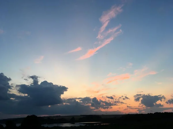 Hermosa Puesta Sol Sobre Lago Fondo Natural Con Agua Azul — Foto de Stock