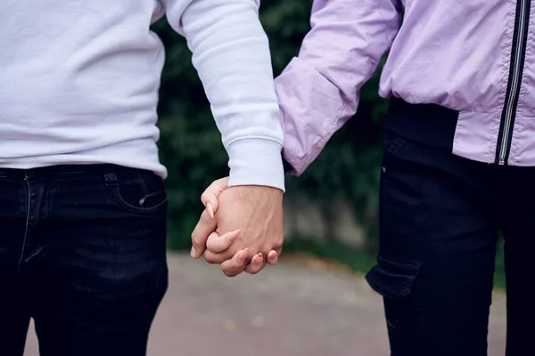 Young Couple Love Holding Hands Park Close Picture Girlfriend Boyfriend — Stockfoto