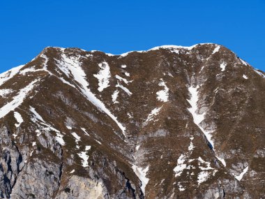 Yılın son günü Cuarnan dağında yürüyüş - İtalya