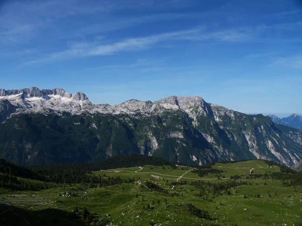 Hiking Top Terrarossa Mountain Montasio — стоковое фото