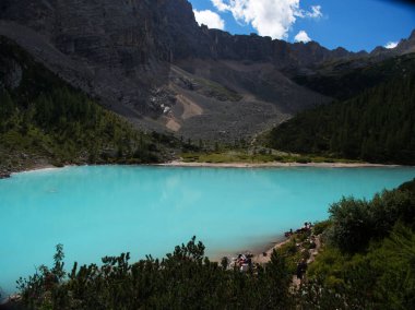 hiking on the sorapis lake