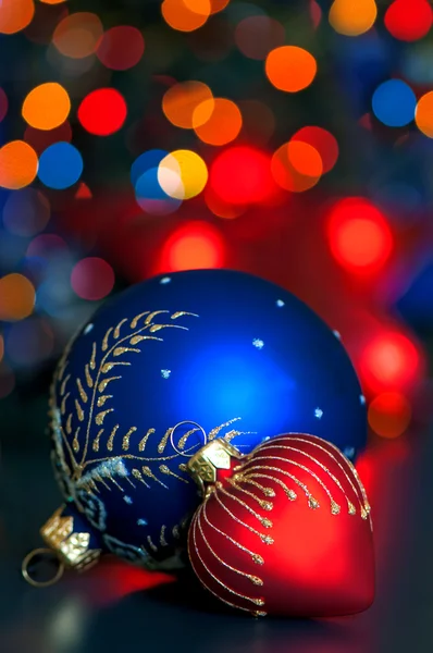赤と青のクリスマス ボール — ストック写真