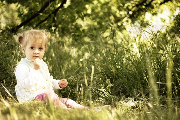 Portrait of a child in nature — Stock Photo, Image