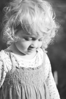 iki yaşındaki bahçıvan - siyah beyaz