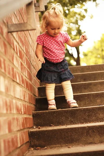 Portrait of a child on the steps — Stock Photo, Image