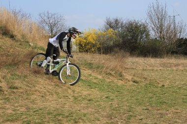 mountain bike iniş tarzı kişini