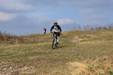 mountain bike iniş tarzı kişini