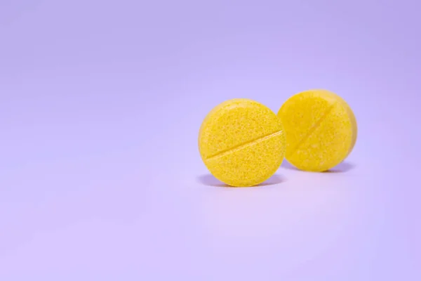 Two Yellow Pills Lilac Background Close Medicine Theme Selective Focus — Stock Photo, Image