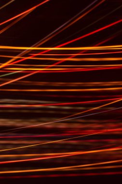 Yatay ve köşegen çizgilerden gelen dikey çok renkli soyut arkaplan afişi.