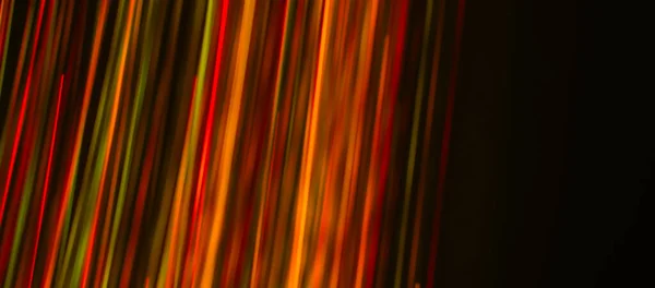 Wielokolorowe Promienie Ciemnym Tle Abstrakcja Rysuję Światłem Efekt Fotograficzny — Zdjęcie stockowe
