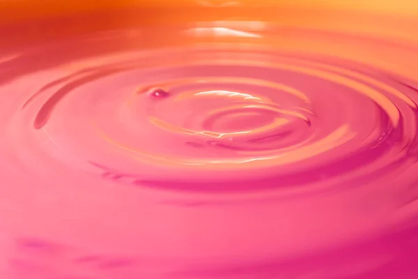 Yogur Crema Leche Fresa Rosa Con Luz Naranja Iluminada Fondo —  Fotos de Stock