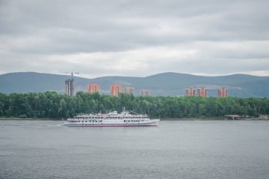 Krasnoyarsk ve Yenisei nehrinin güzel manzarası