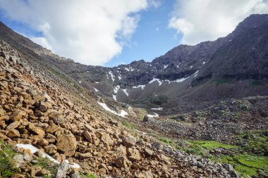 Sibirya Sayan Dağları 'nın olağanüstü doğası