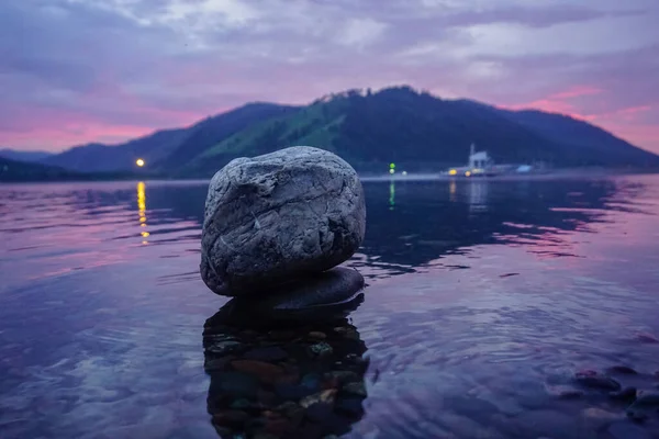 Piedra Tranquila Superficie Del Agua Del Río Yenisei — Foto de Stock