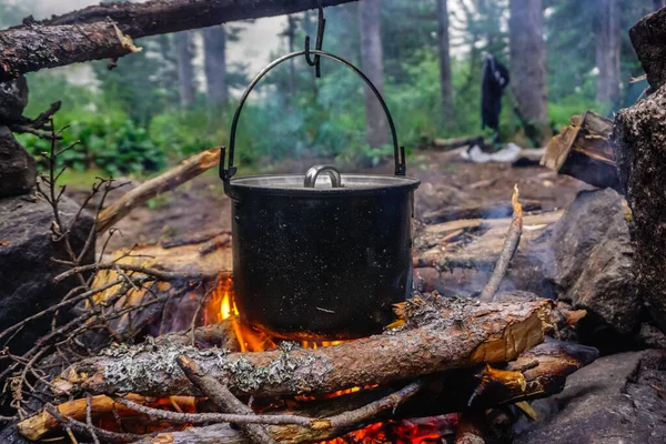 Kochen Topf Über Dem Feuer Der Taiga — Stockfoto