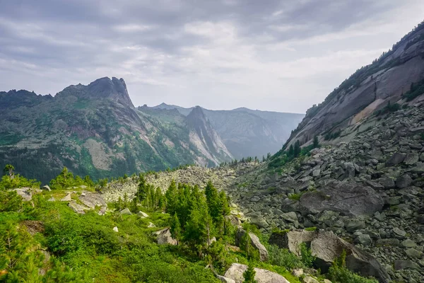 Красивая Природа Природном Парке Эргаки Пешие Прогулки Горы Саян Сибири — стоковое фото