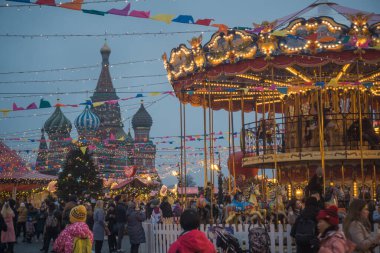 Moskova, Rusya - 25 Aralık 2019: Kızıl Meydan 'da Güzel Yeni Yıl Süslemeleri