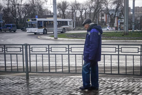 Воронеж Россия Марта 2020 Года Пожилой Человек Городской Улице — стоковое фото