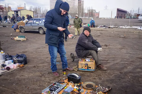 Voronezh Rusland Maart 2020 Vlooienmarkt Een Plek Waar Mensen Oud — Stockfoto