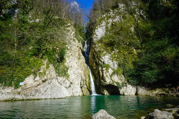 Egy Festői Vízesés Krasznodar Terület Dzsungelében — Stock Fotó