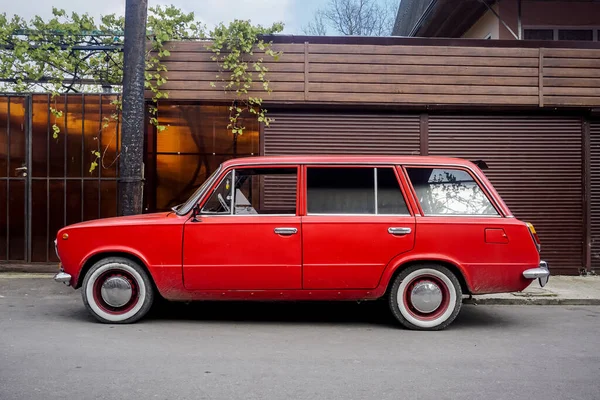 Orosz Klasszikus Retro Piros Autó — Stock Fotó