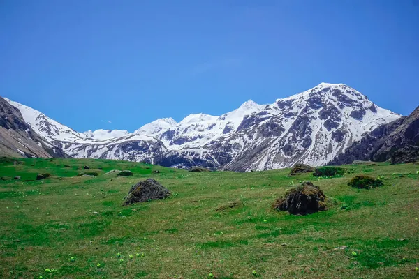 Vackra Snötäckta Berg Kaukasus — Stockfoto