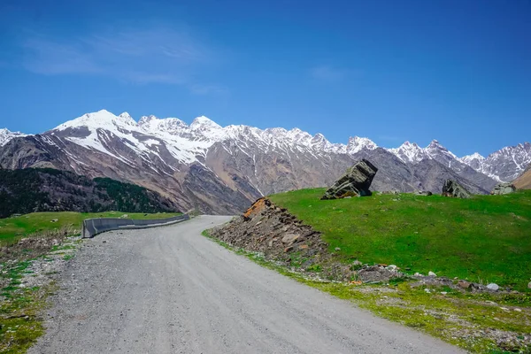 Vackra Snötäckta Berg Kaukasus — Stockfoto