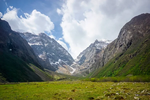 Gyönyörű Midagrabin Völgy Tavasszal Észak Oszétiában — Stock Fotó