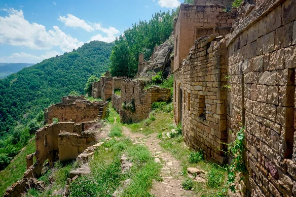 Dağıstan Cumhuriyeti 'ndeki Gamsutl antik köyünün kalıntıları.
