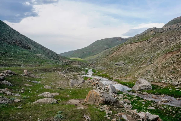 Strumień Górach Dagestan — Zdjęcie stockowe