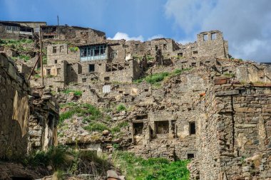 Dağıstan 'daki antik Chirag köyünün mimarisi ve manzarası