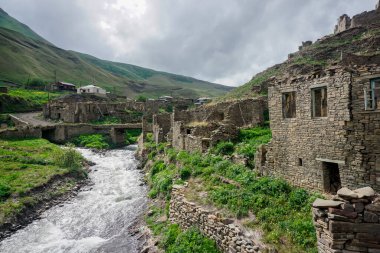 Dağıstan 'daki antik Chirag köyünün mimarisi ve manzarası