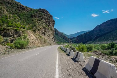 Dağıstan 'daki asfalt dağ yolu